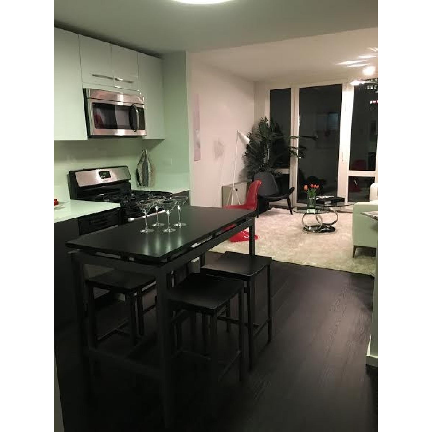 Counter Height Table w/ 4 Bar Stools - image-5