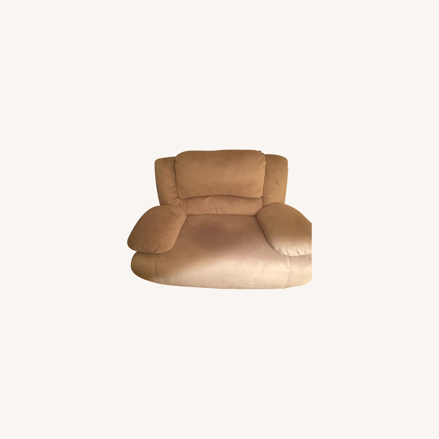 Bob's Discount Furniture Electric Recliner in Grey Fabric AptDeco