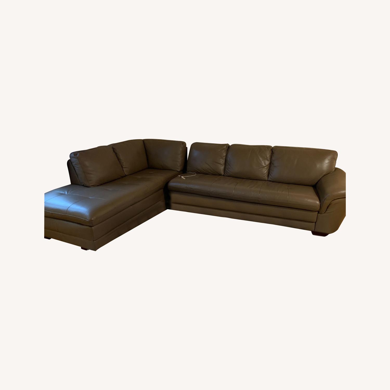 raymour-flanigan-taupe-leather-sofa-aptdeco
