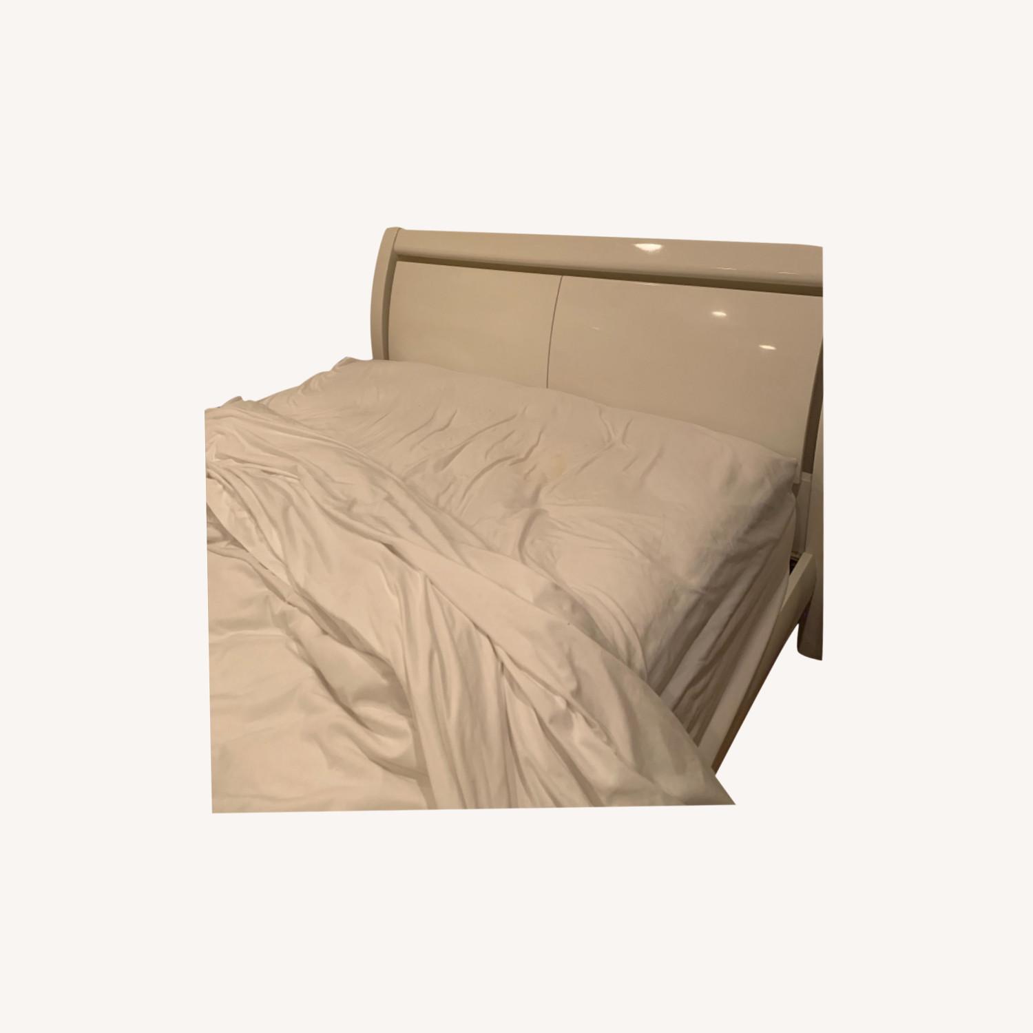 TEMA Contemporary Furniture Modern Queen Bed - image-0