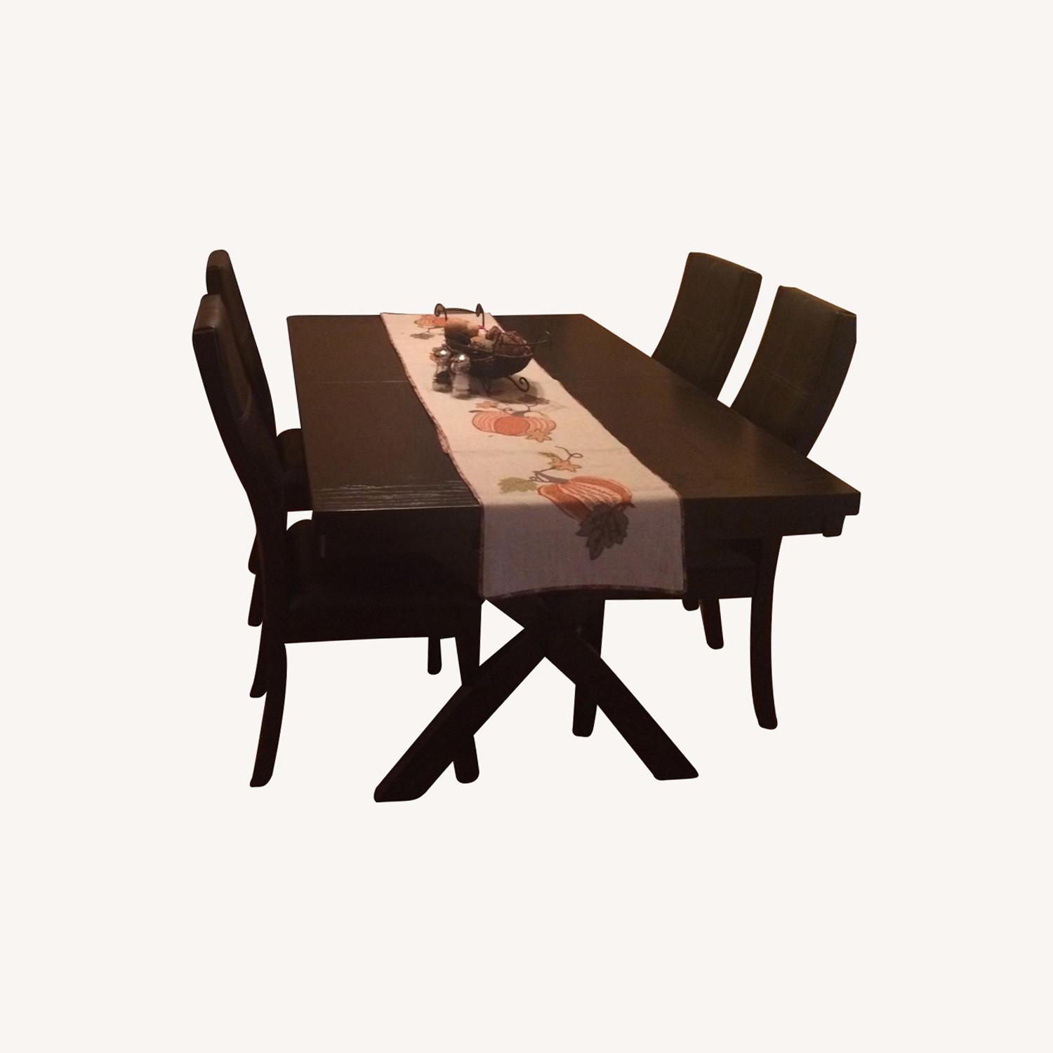 Raymour & Flanigan Dining Room Table and 4 Chairs AptDeco