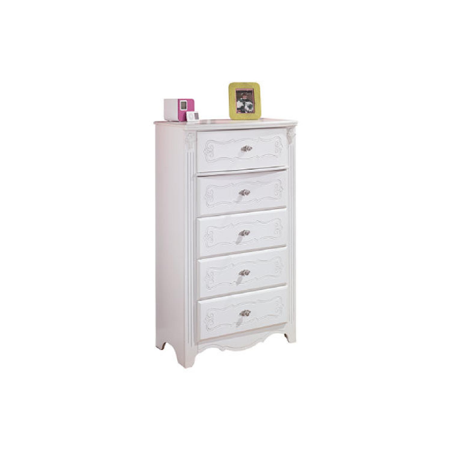 Ashley Furniture Exquisite Chest - image-4