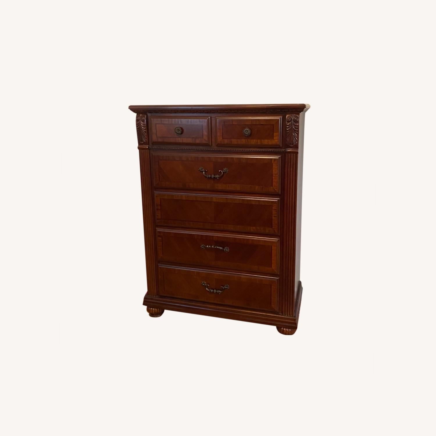 Raymour and Flanigan Chest - image-0
