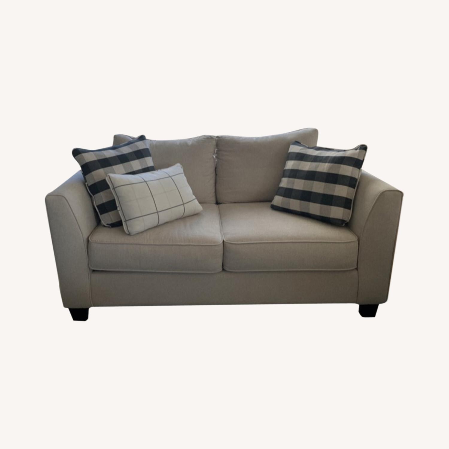 Raymour & Flanigan Daine Loveseat AptDeco