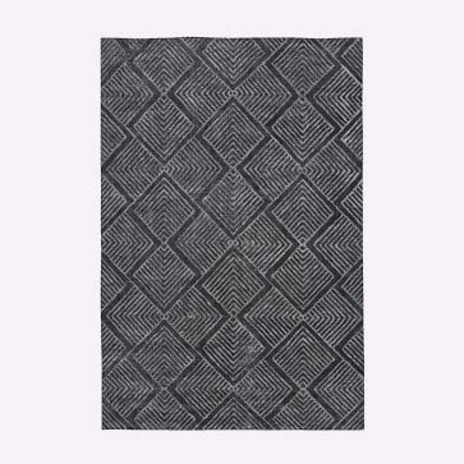 West Elm 5x8 Gray Radiating Diamonds Rug - image-8