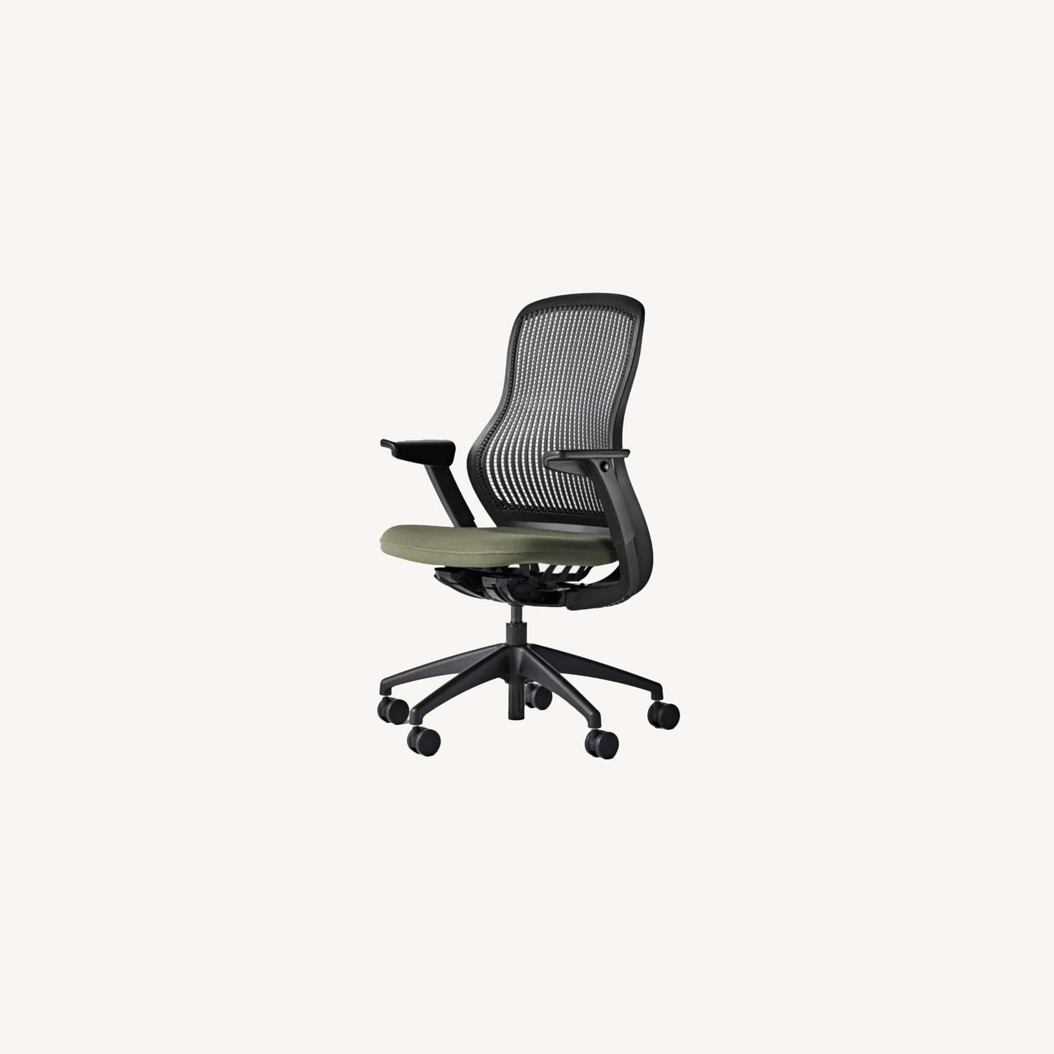 Regeneration Desk Chair by Knoll AptDeco