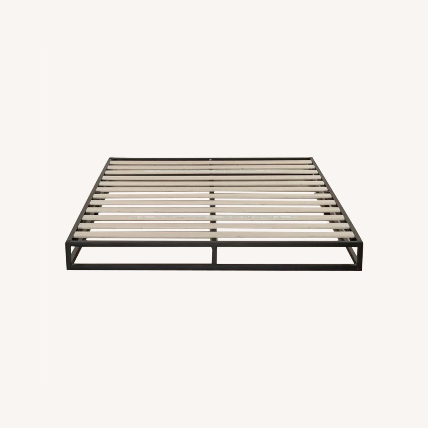 King-Size Platforma Low Profile Bed Frame - image-0