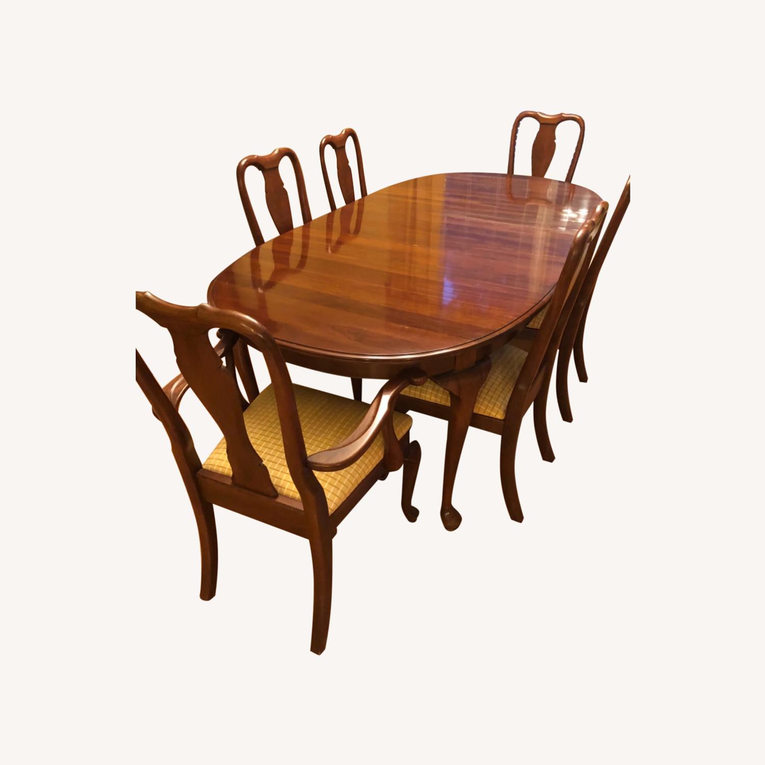 Thomasville Furniture Cherry Wood Table AptDeco