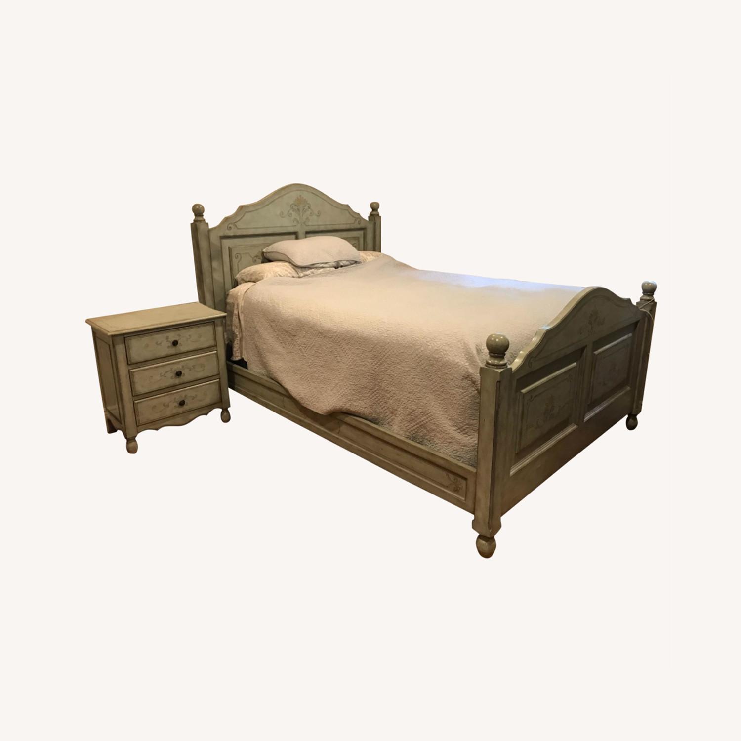 Fortunoff CountryStyle Queen Bed AptDeco