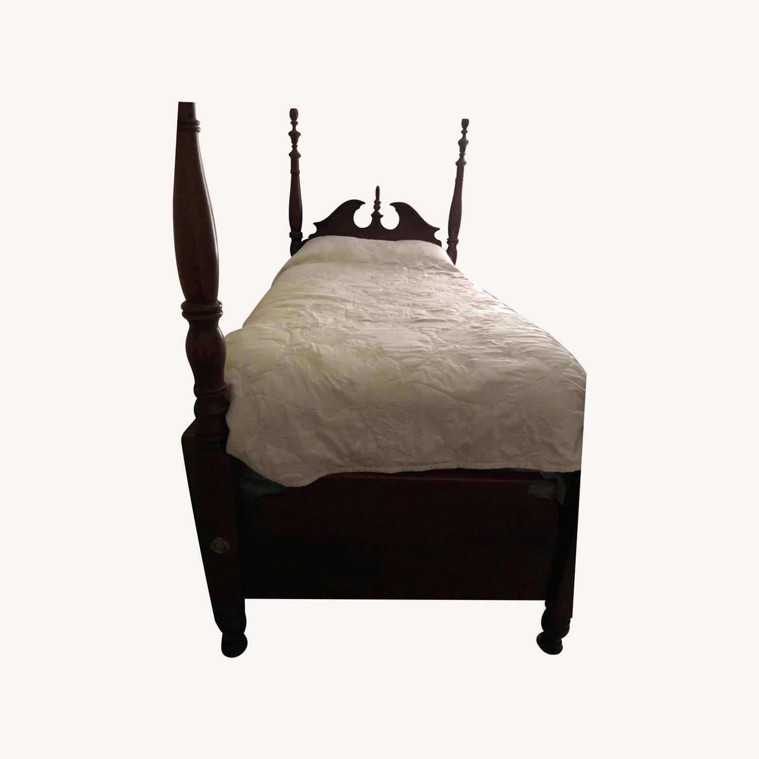 Raymour & Flanigan Twin Bed cherry AptDeco