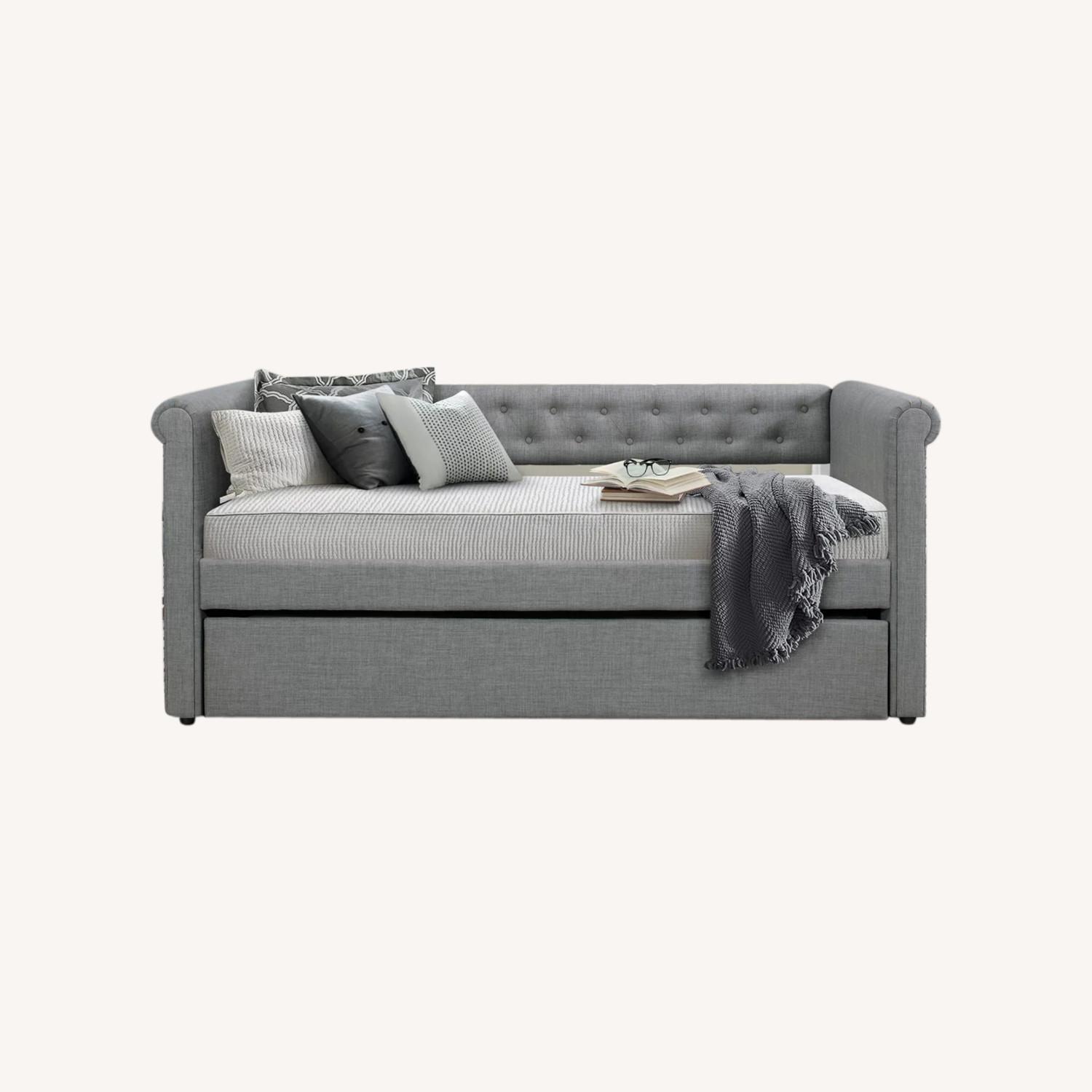 Raymour & Flanigan Wills Twin Daybed with Trundle AptDeco