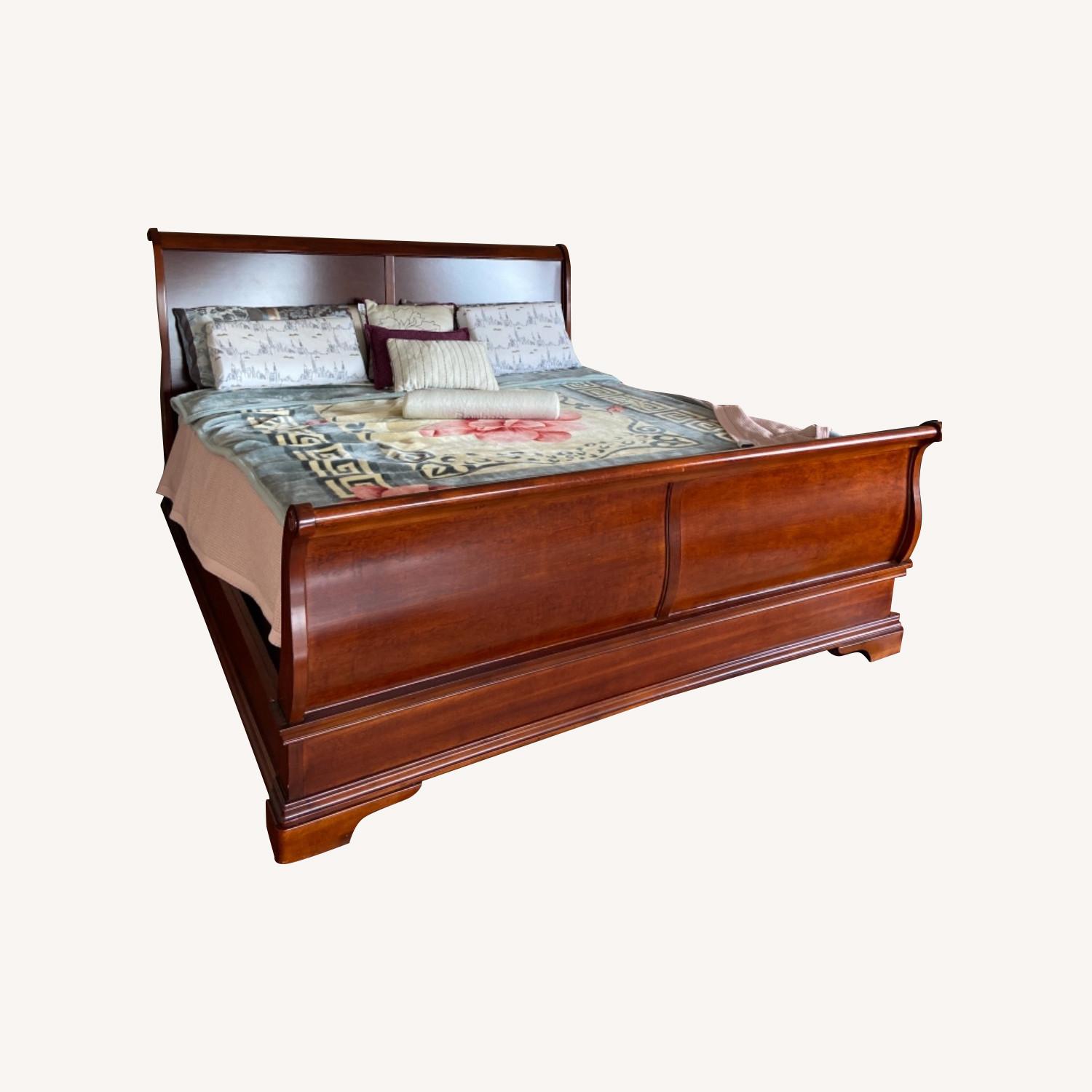 Raymour & Flanigan King Bed AptDeco