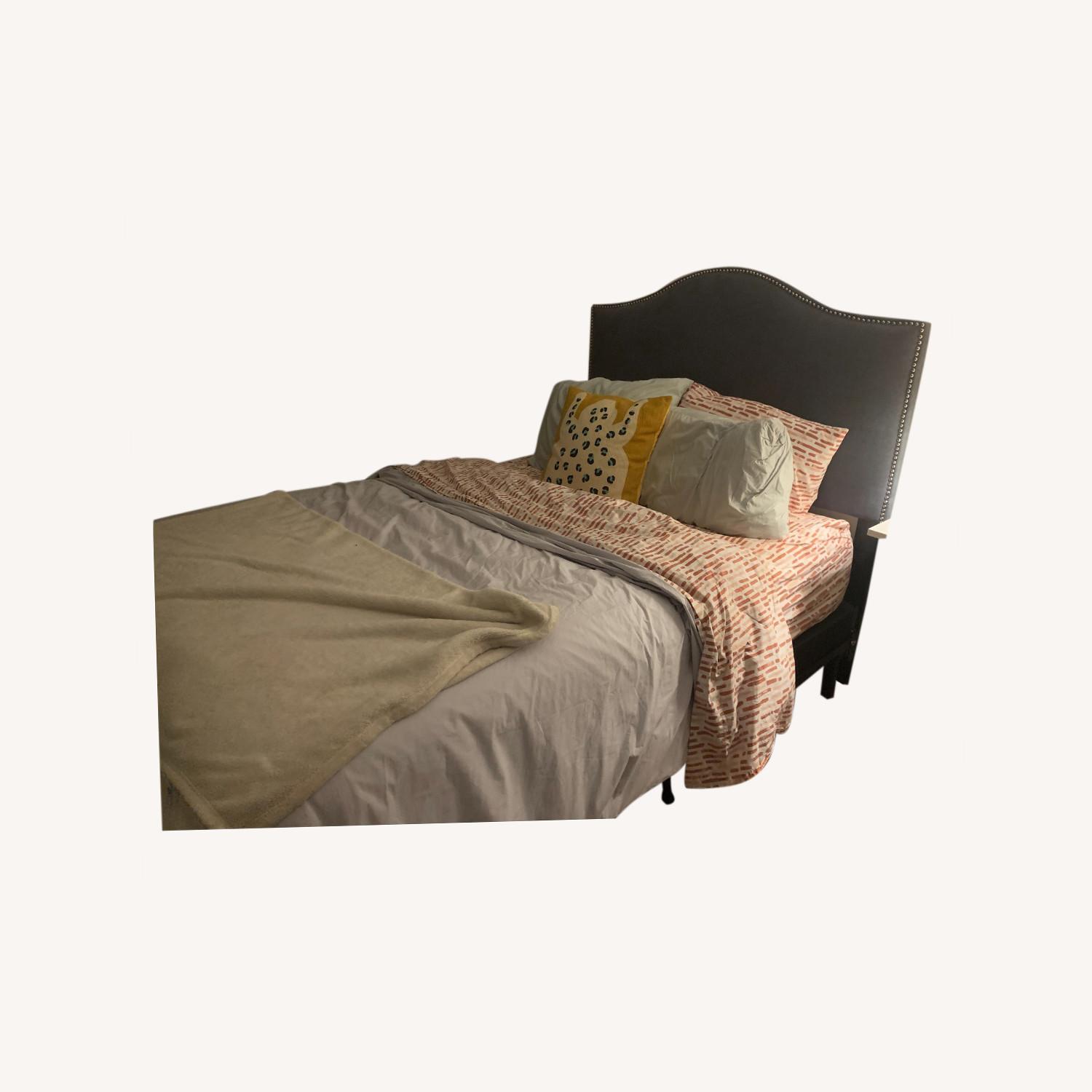 Raymour & Flanigan Full Size Bed with Headboard AptDeco