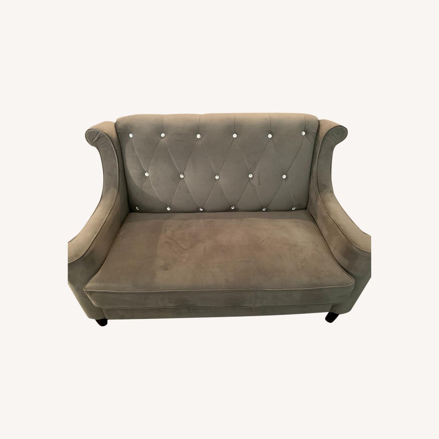 Bob's Furniture Gray Tufted Loveseat AptDeco