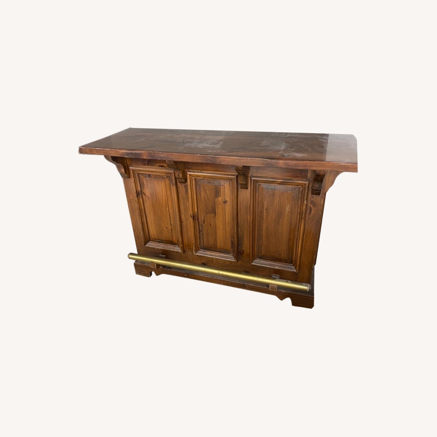 Free Standing Bar with stools AptDeco