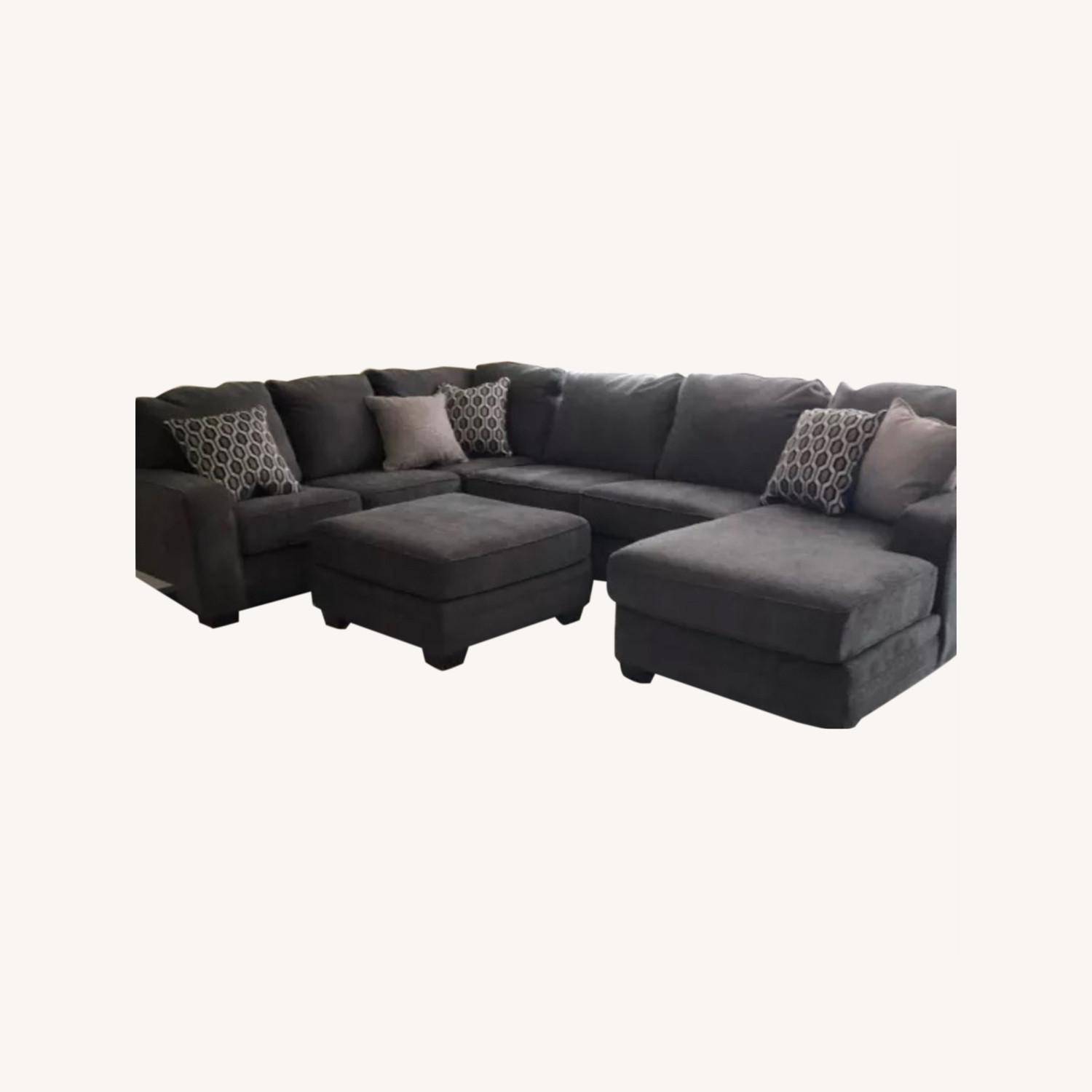 Raymour & Flanigan Wetzel Gray 3 Piece Sectional - AptDeco