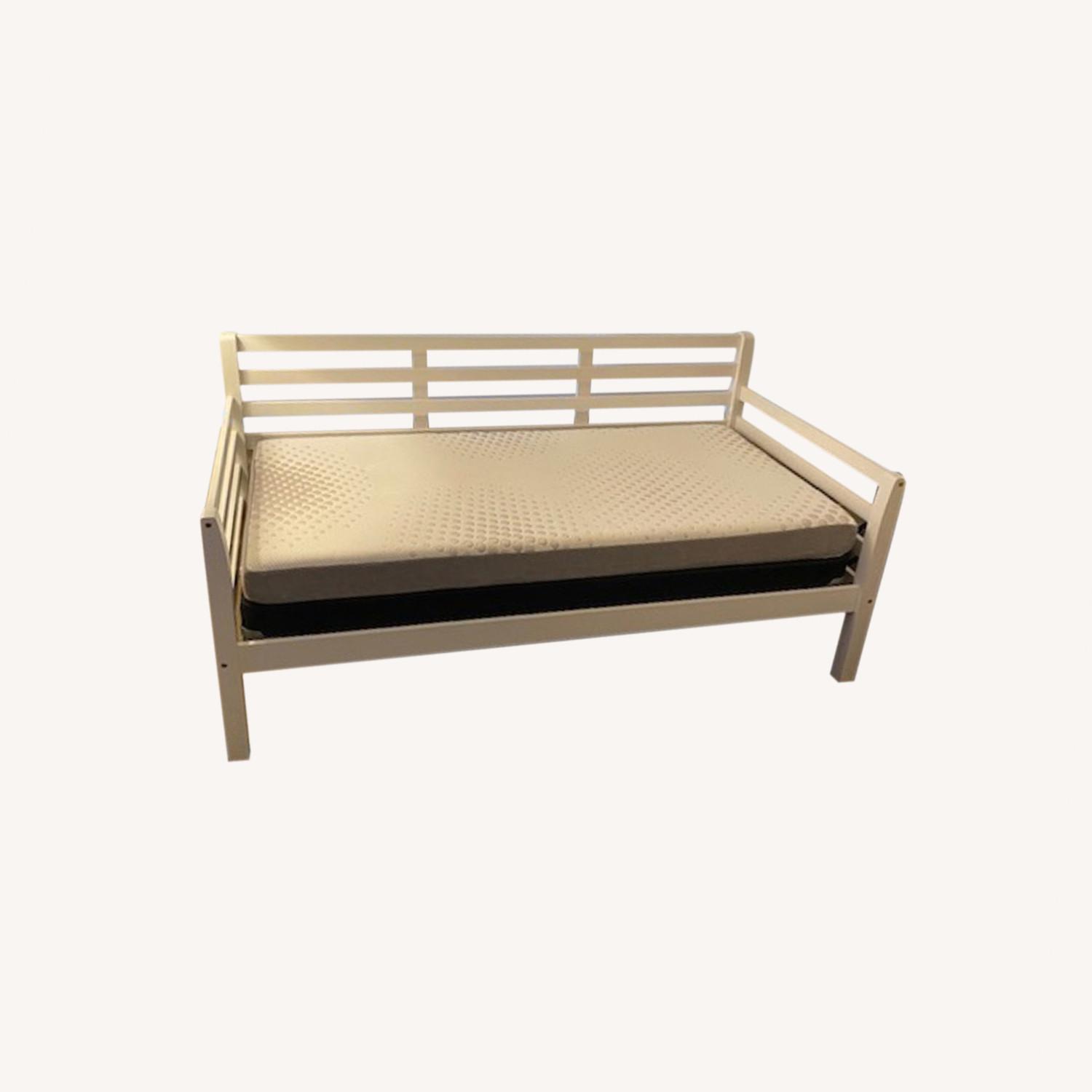 Wayfair Cape Cod Style Daybed AptDeco
