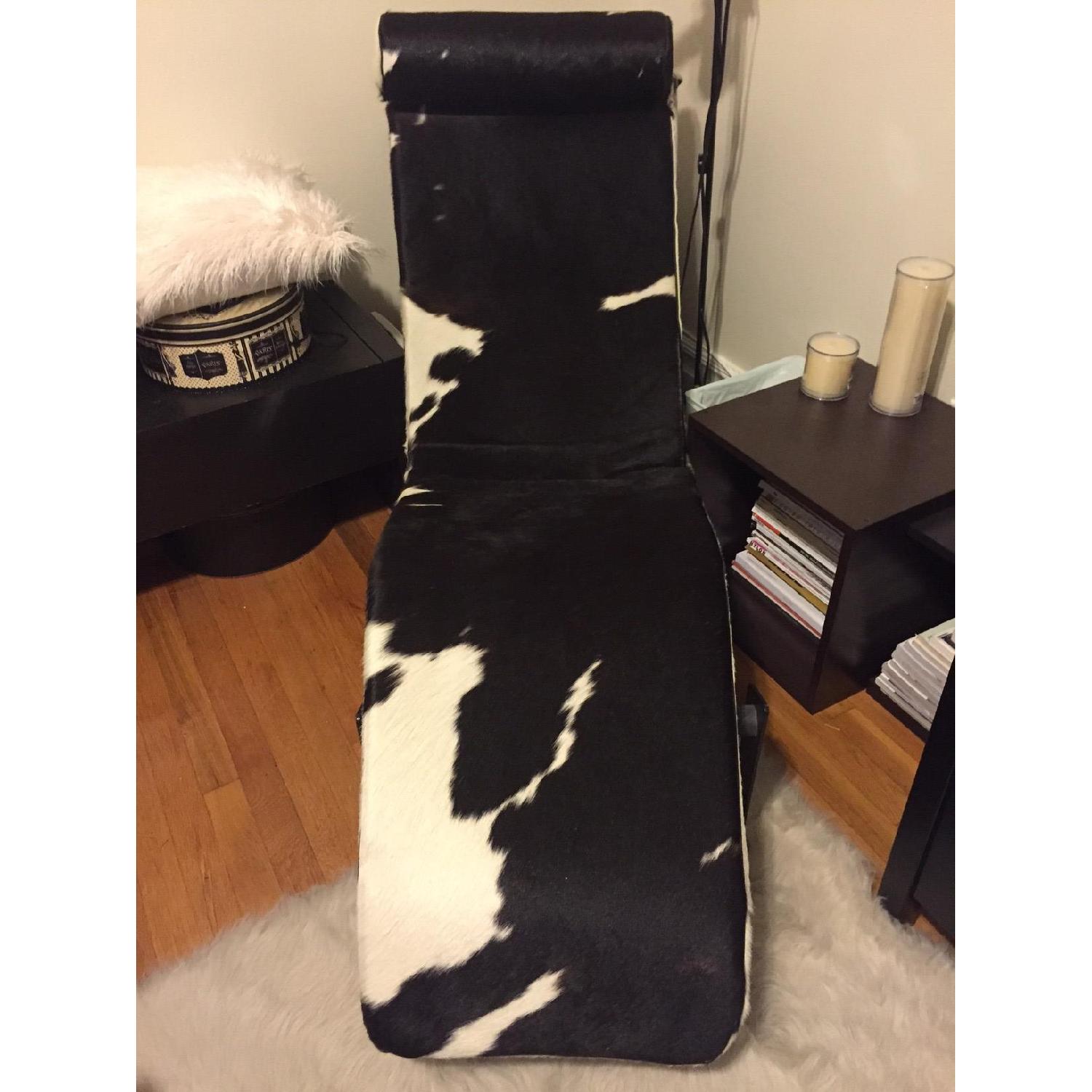Le Corbusier Cowhide Chaise Lounge - image-1