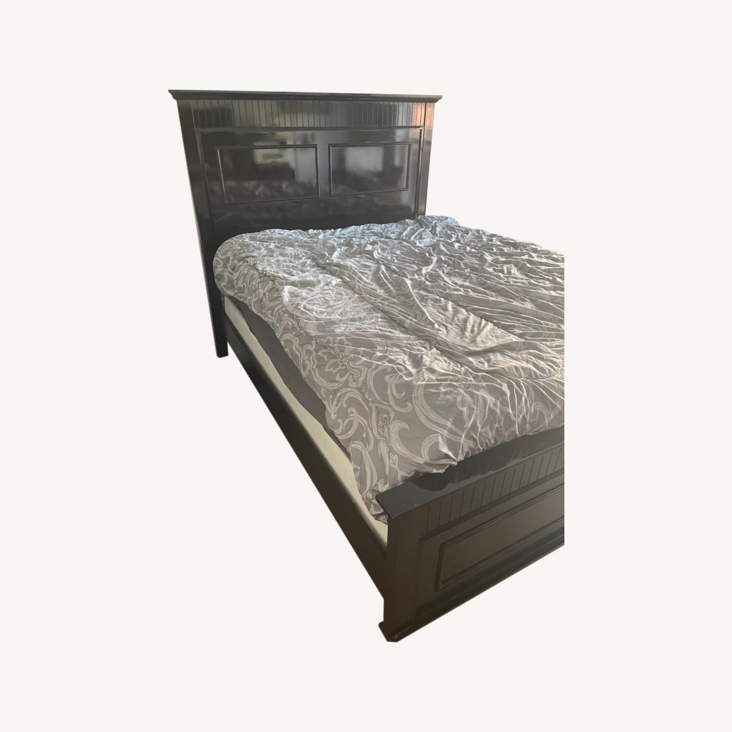 Spencer Queen Bed Black AptDeco