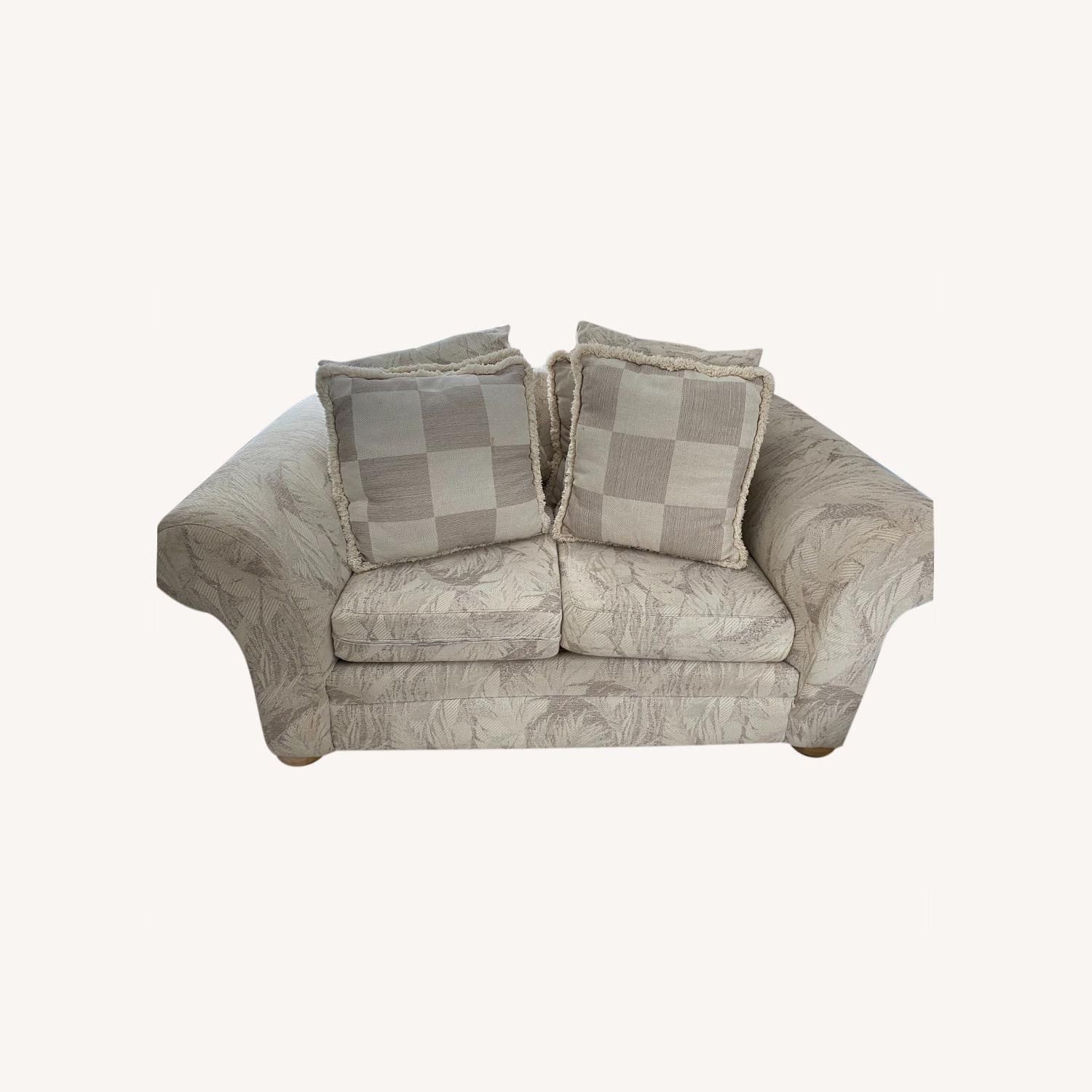 Vintage White Love Seat AptDeco