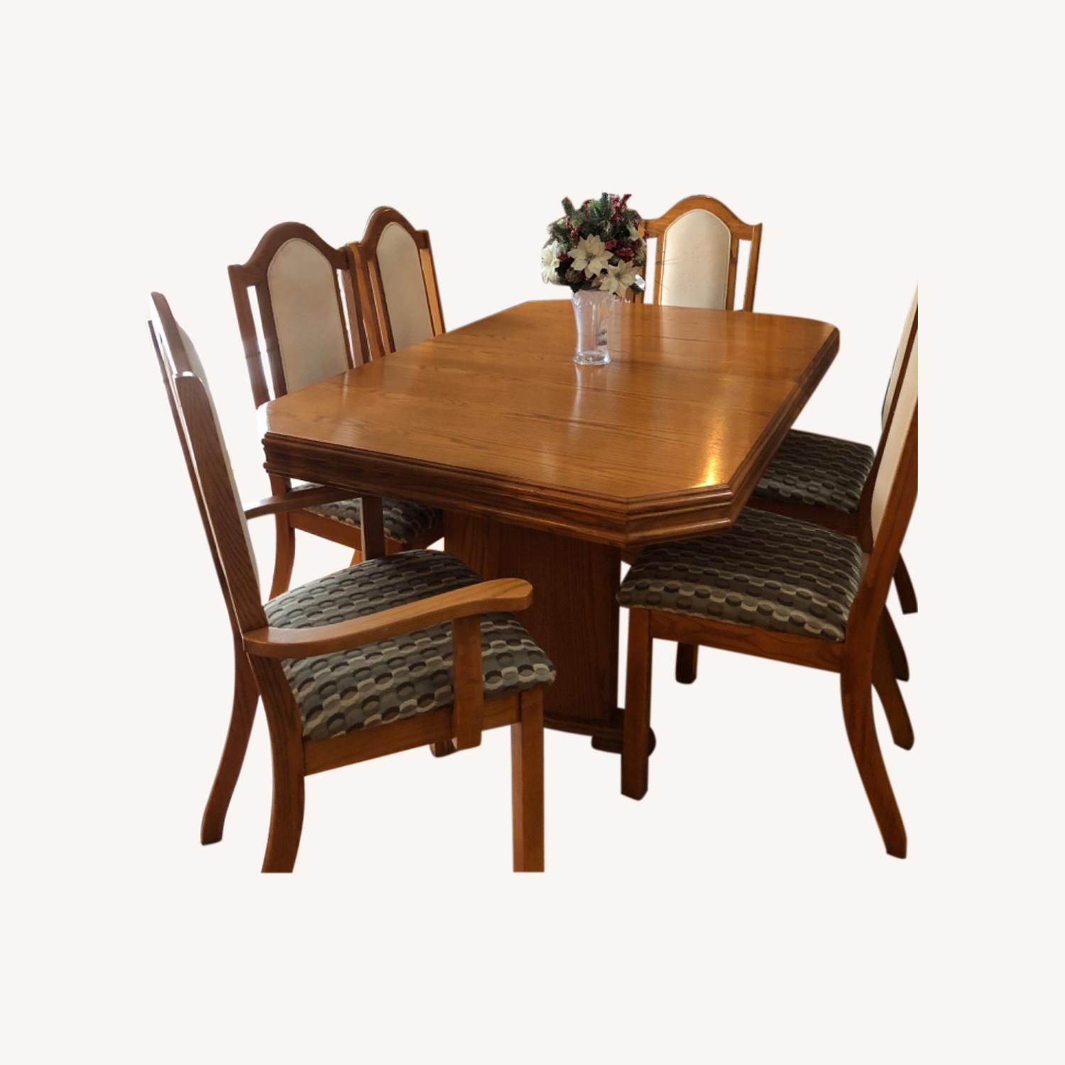 Oak Table with 6 Chairs Plus Leaf - image-0