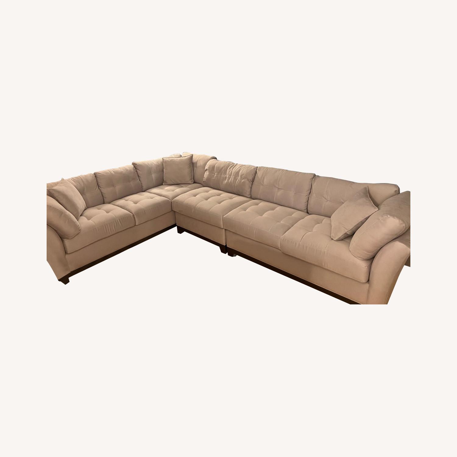 Raymour & Flanigan 3Piece Metropolis Sectional AptDeco