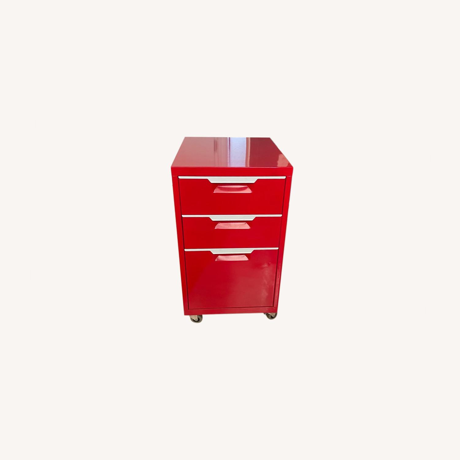 CB2 Red Filing AptDeco