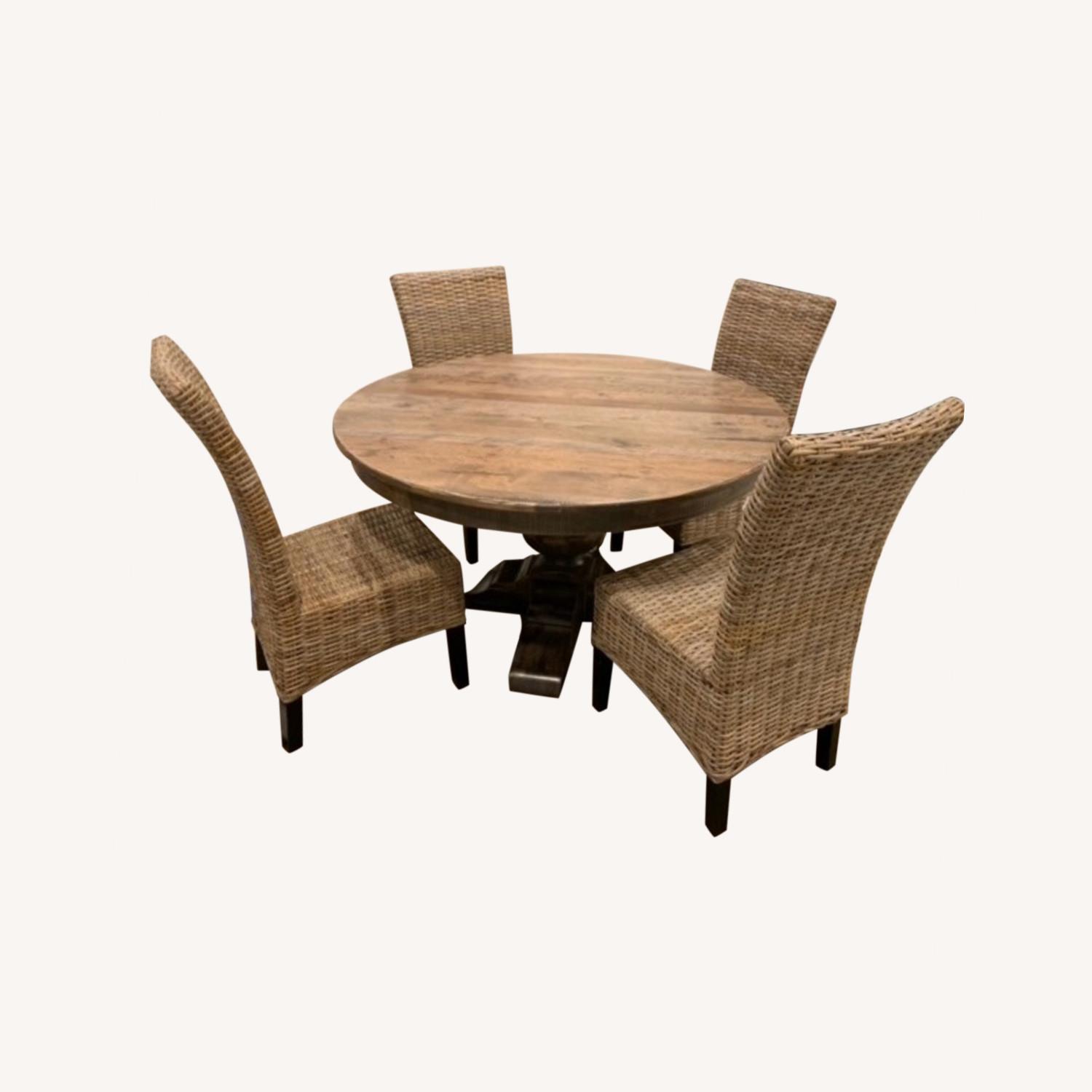 Hamptons Style Round Dining table AptDeco