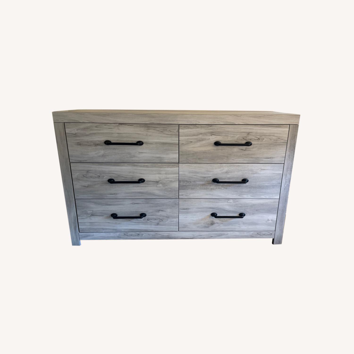 Raymour and Flanigan Luna Dresser AptDeco