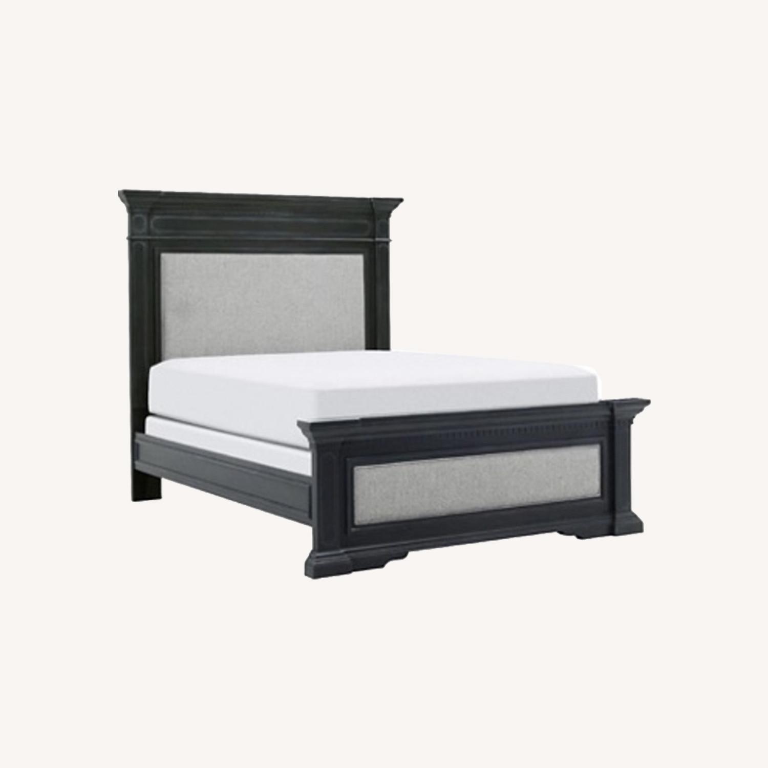 Raymond & Flanigan King bed - image-0