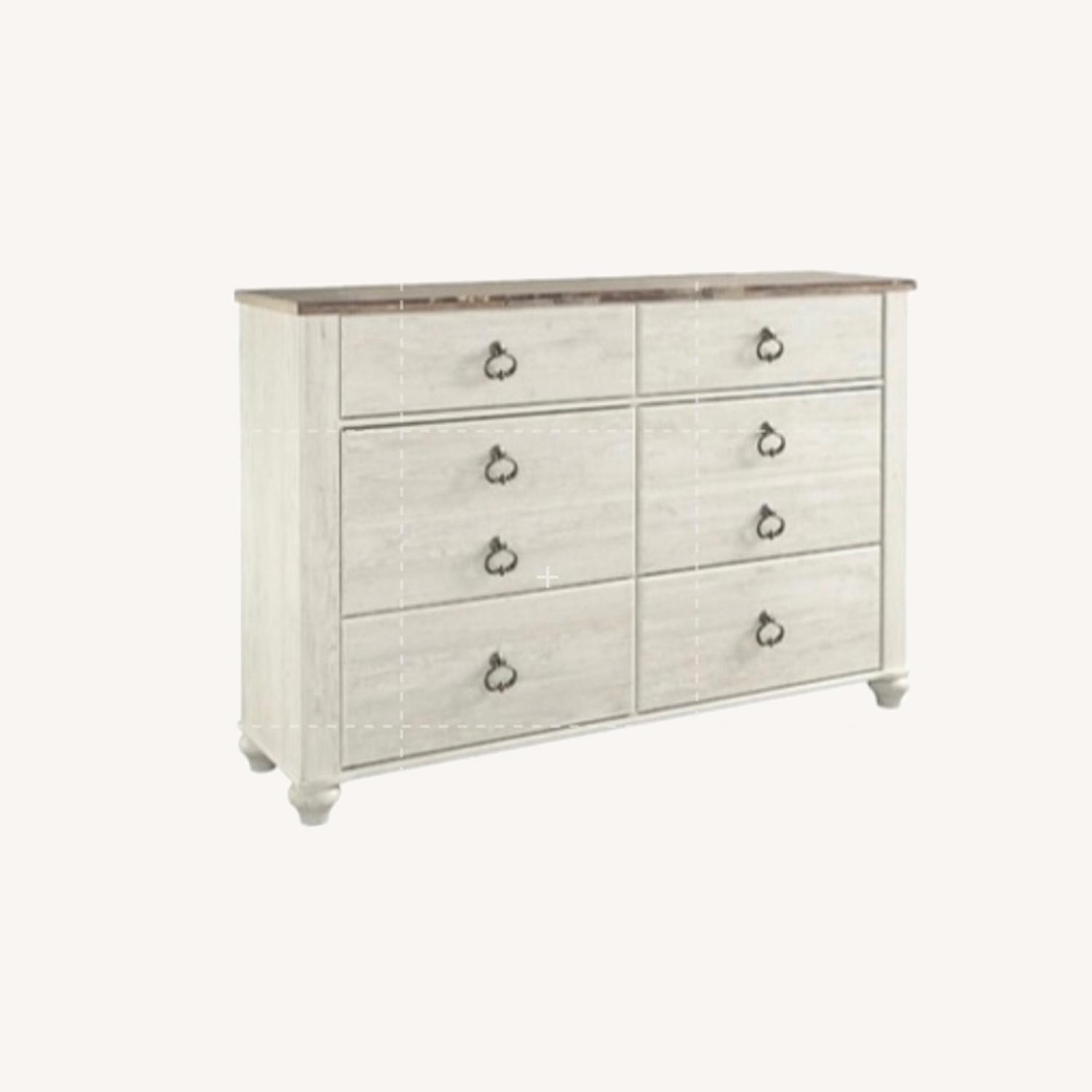 Raymour & Flanigan Rustic Bedroom Dresser AptDeco