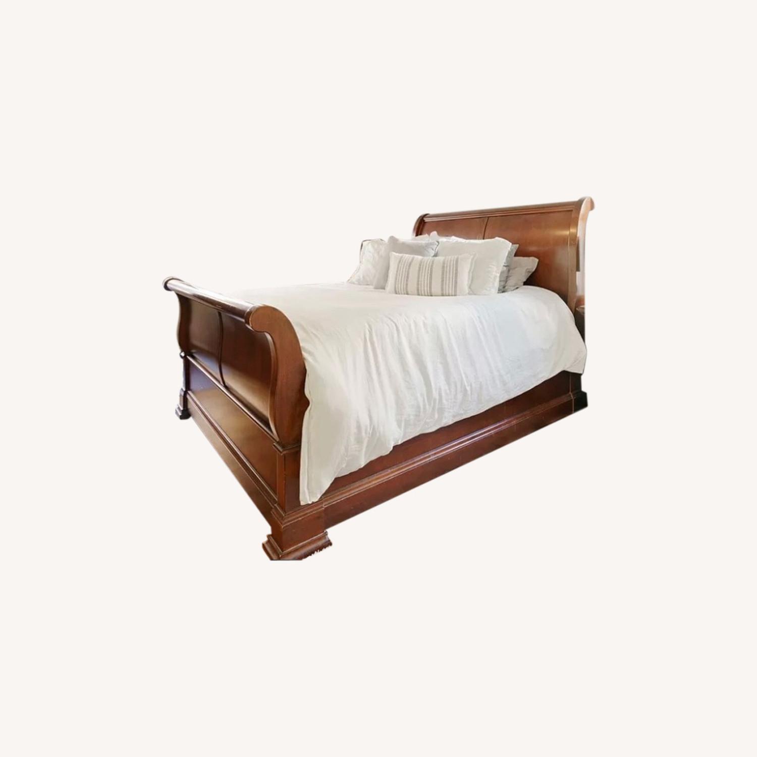 Thomasville Wood Queen Size Bed AptDeco