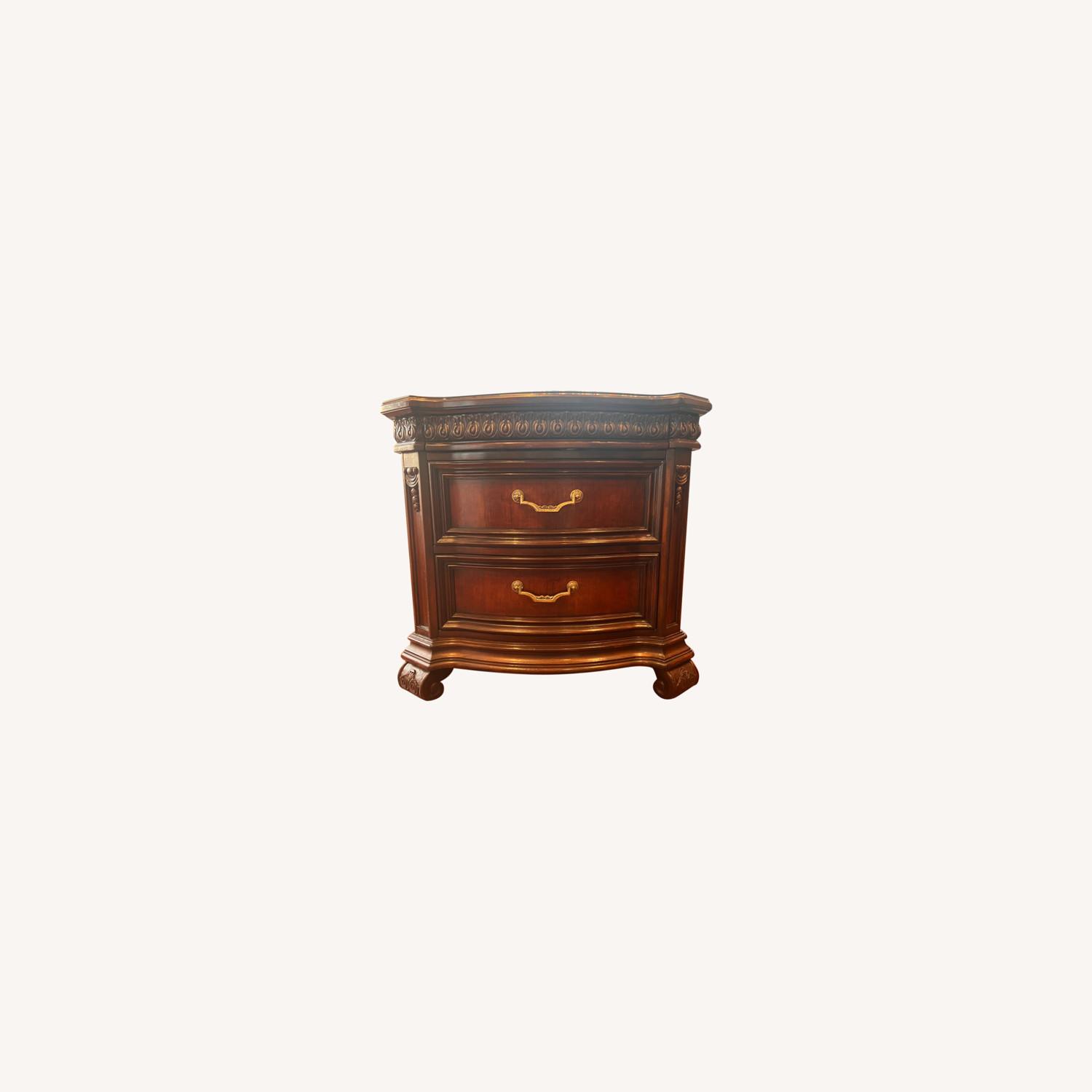 Victorian Style Nightstand Set of 2 AptDeco