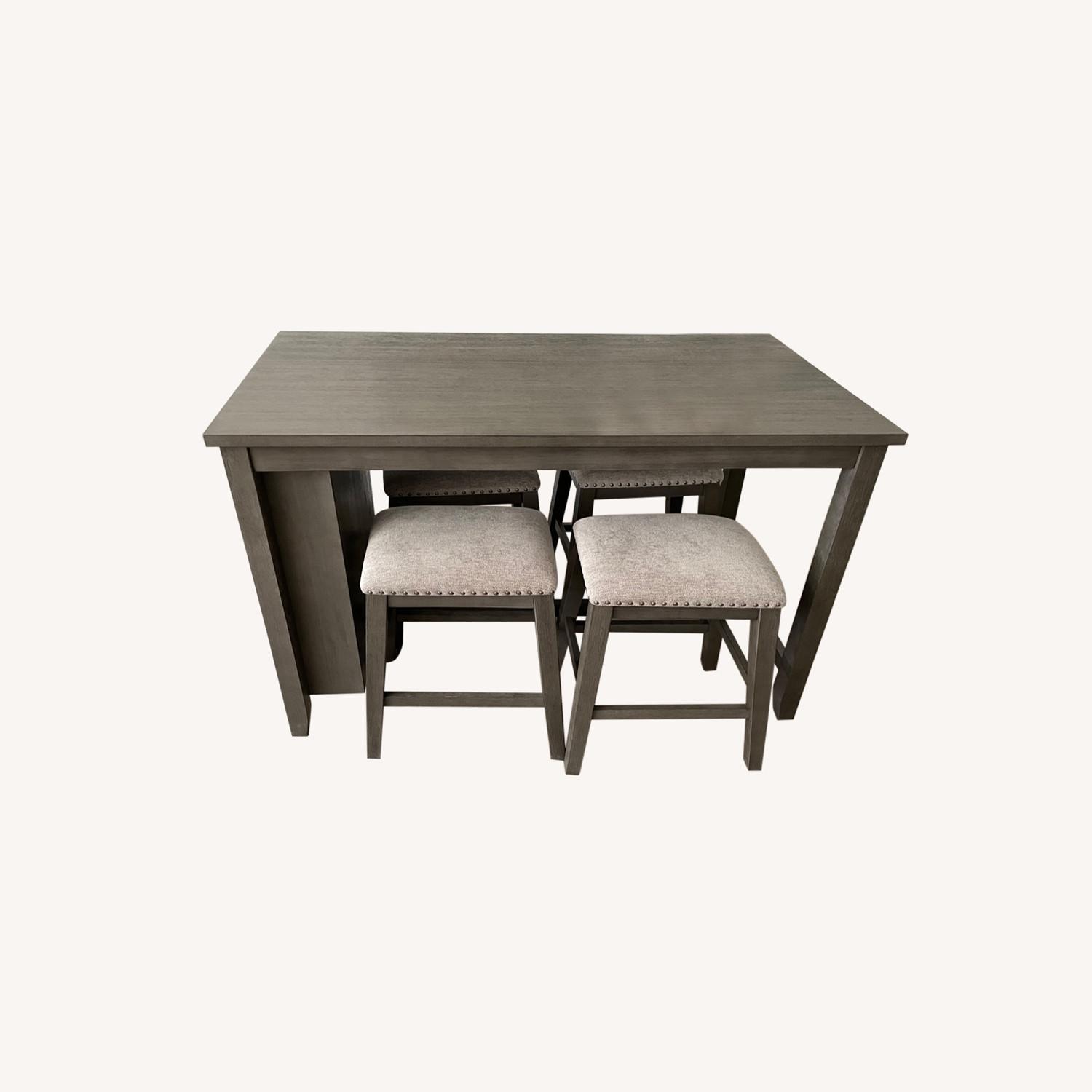 Raymour & Flanigan Dining Room Table and Chairs AptDeco