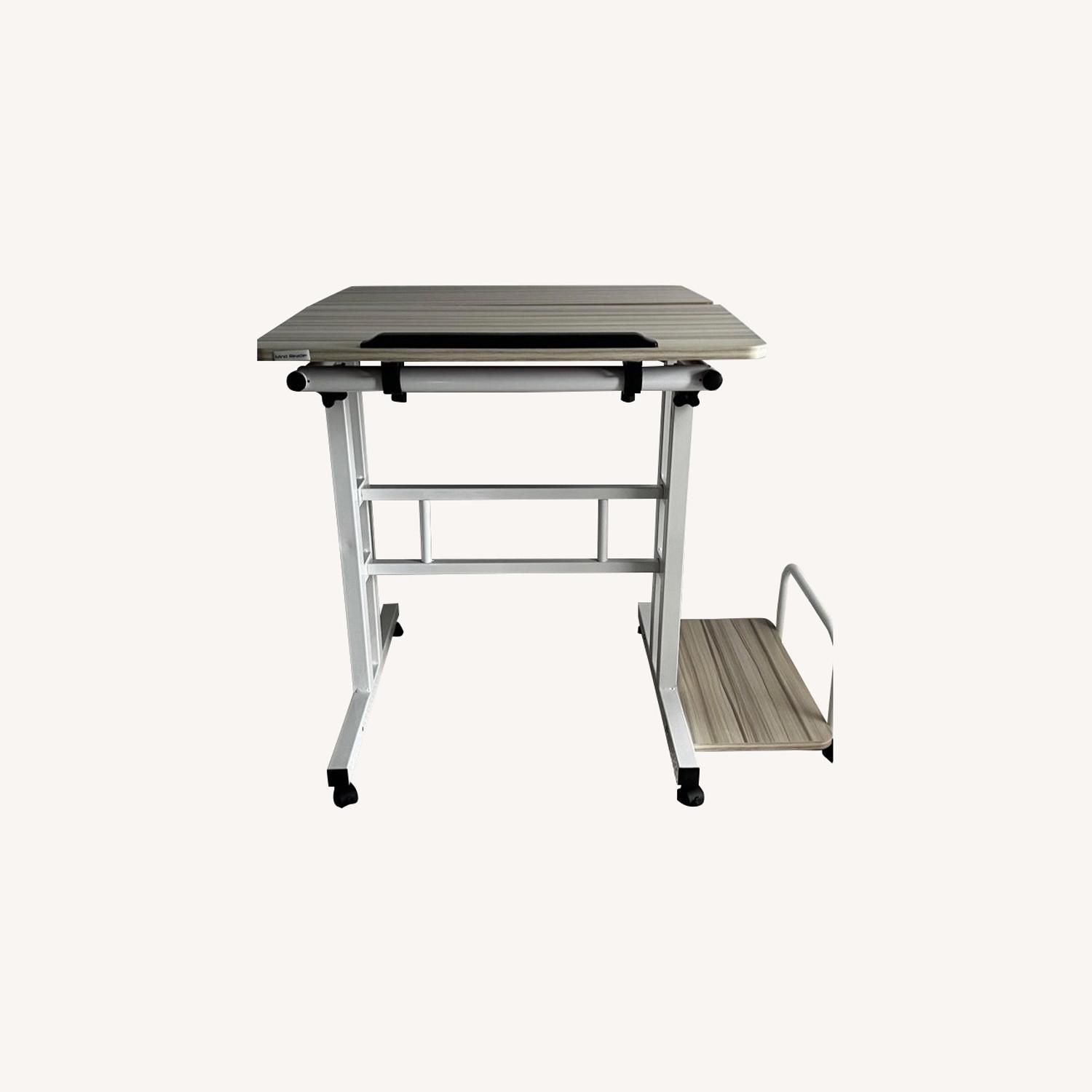 Mind Reader Sit to Stand Desk AptDeco