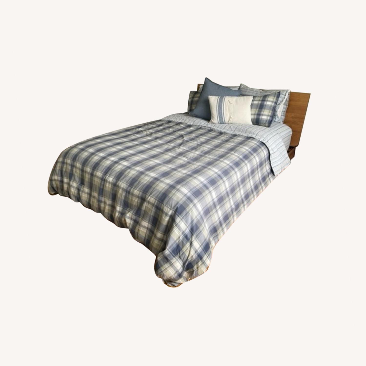 Reclaimed Wood Queen Size Bed - image-0