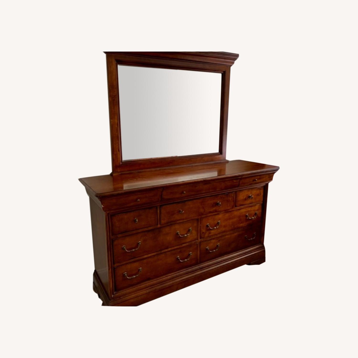 Raymour & Flanigan Dresser w Mirror AptDeco