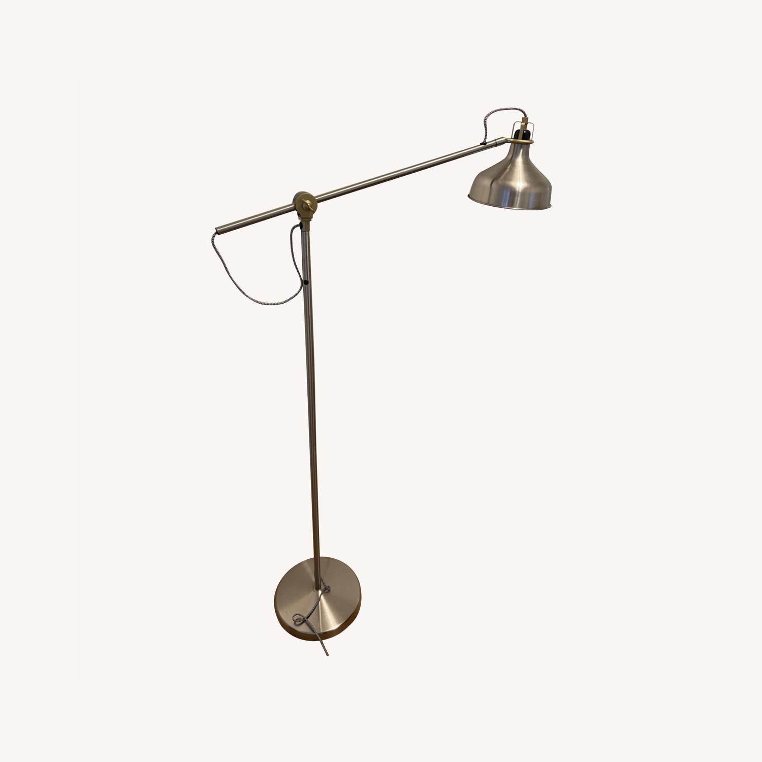 Chic Floor Lamp AptDeco