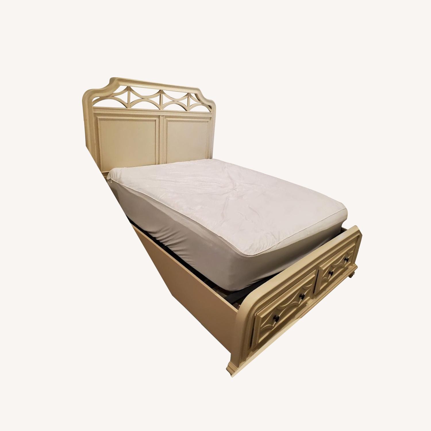 Antique White Queen Storage Bed w/2 drawers AptDeco