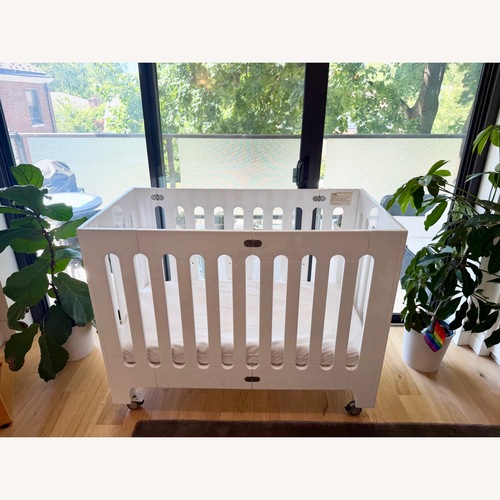 Used Bloom Alma Papa Crib for sale on AptDeco