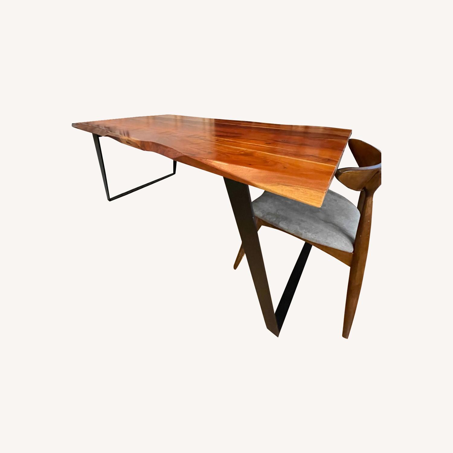Beautiful Mid-Century Modern Dining Table - AptDeco