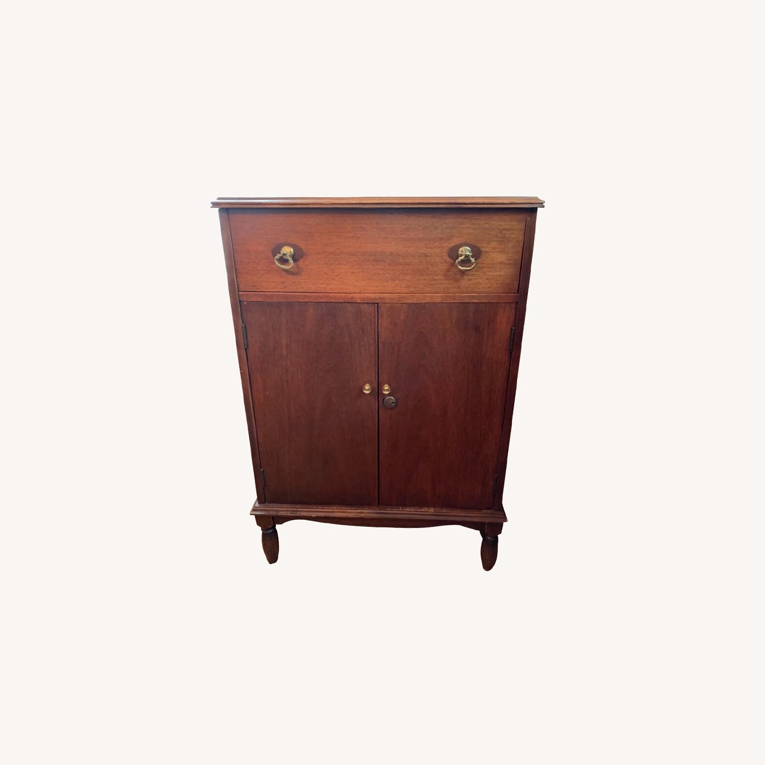 Vintage / Antique Bar AptDeco