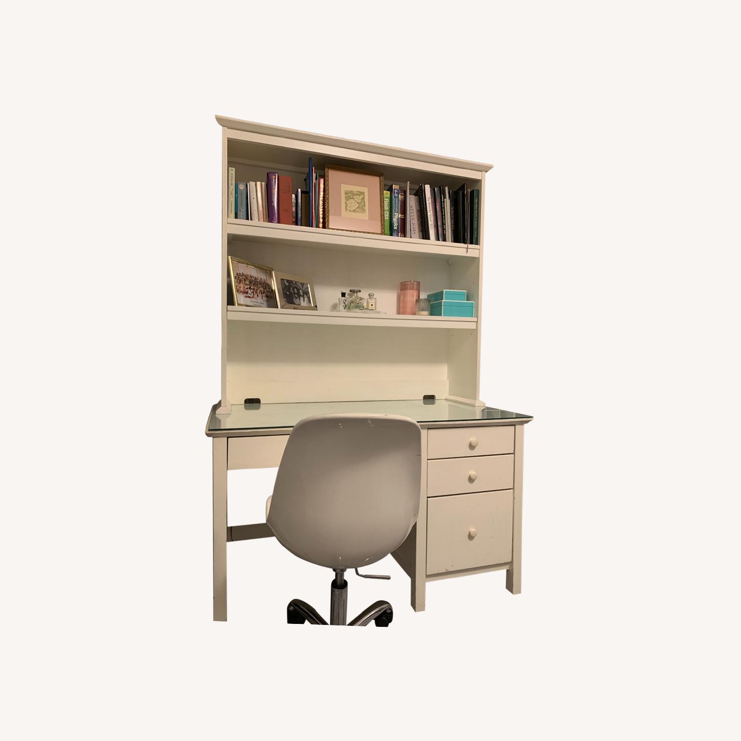 White Painted Desk & Hutch AptDeco