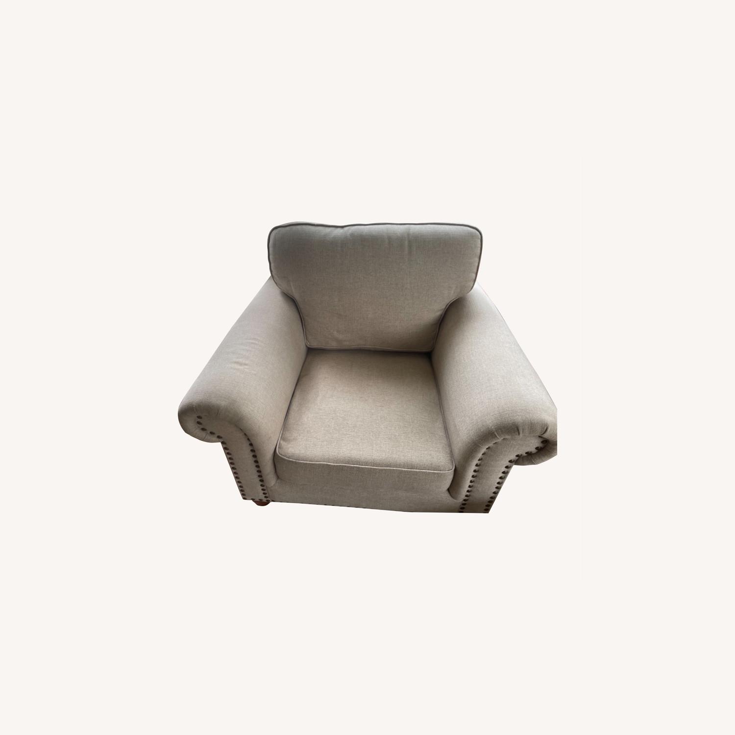 Synergy Home Furnishings Overstuffed Chair - image-0