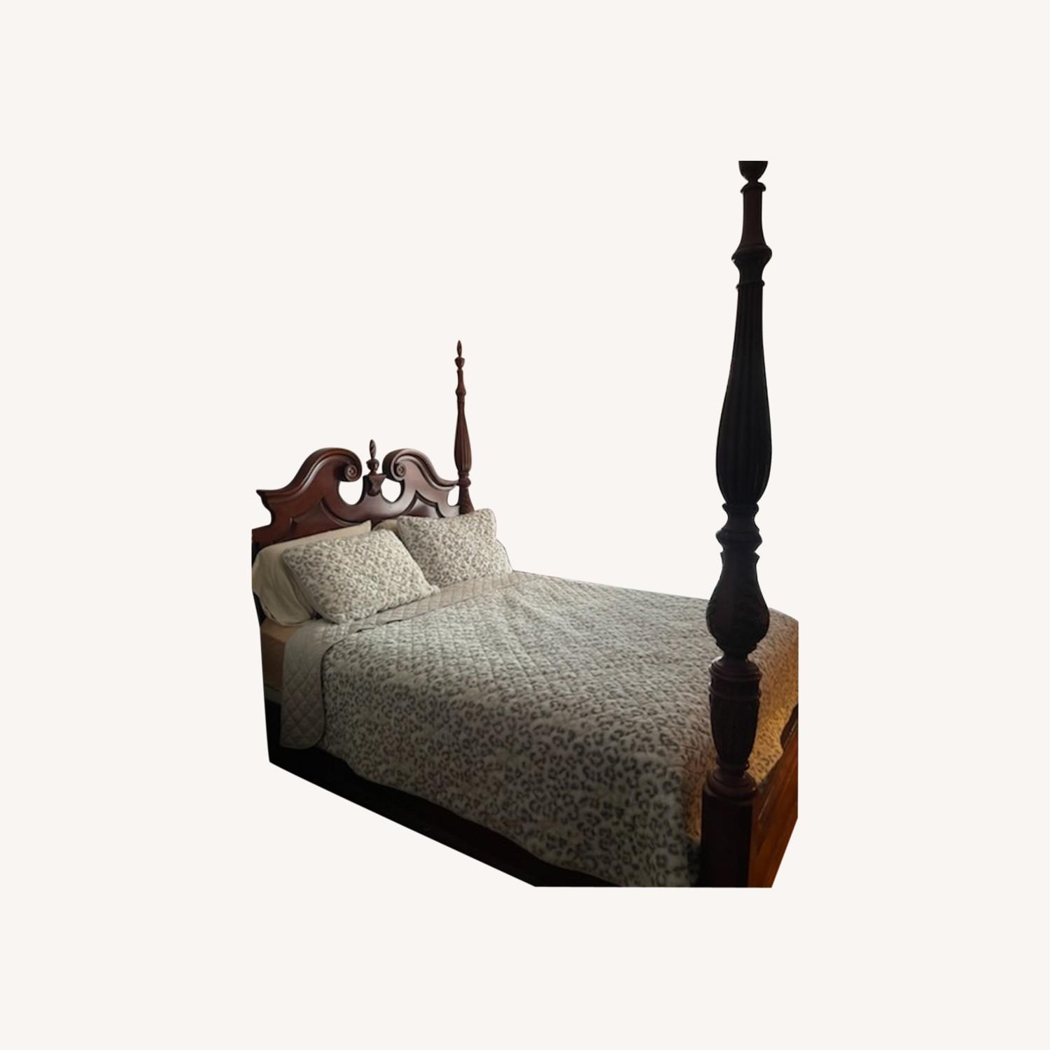 Thomasville Queen Bed AptDeco