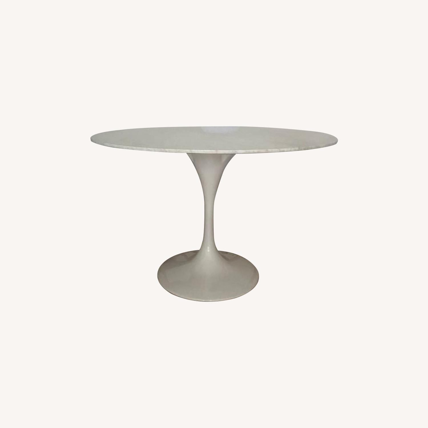 Saarinen Tulip Mable Table Reproduction - image-0