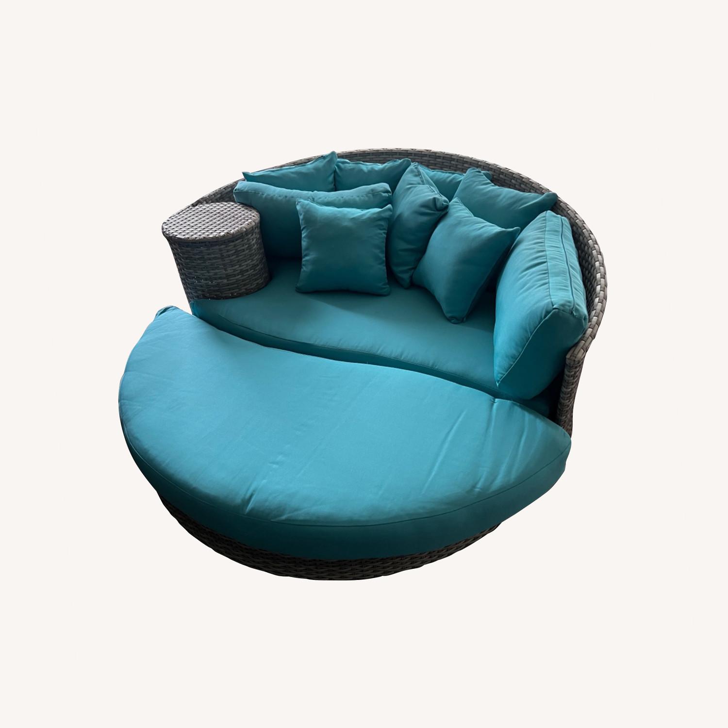 Outdoor Patio Wicker Daybed Set (Turquoise) AptDeco