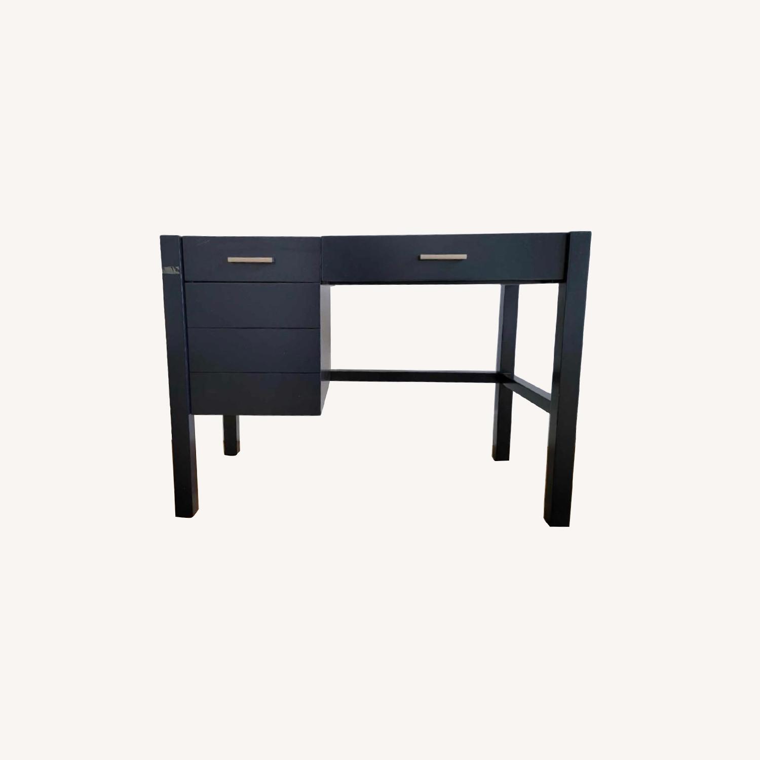 Crate kids desk aptdeco