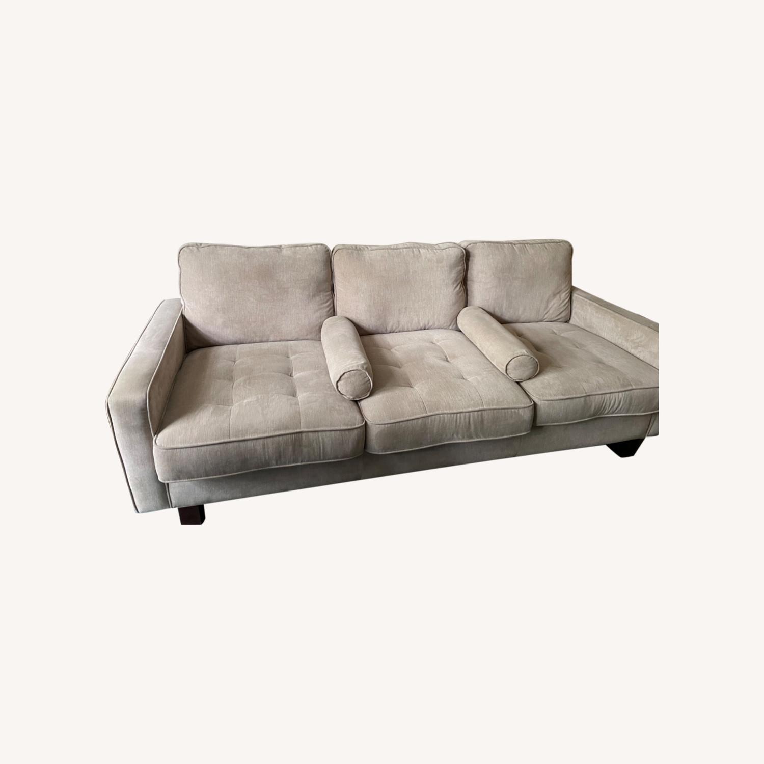 Bob's Discount Sofa AptDeco