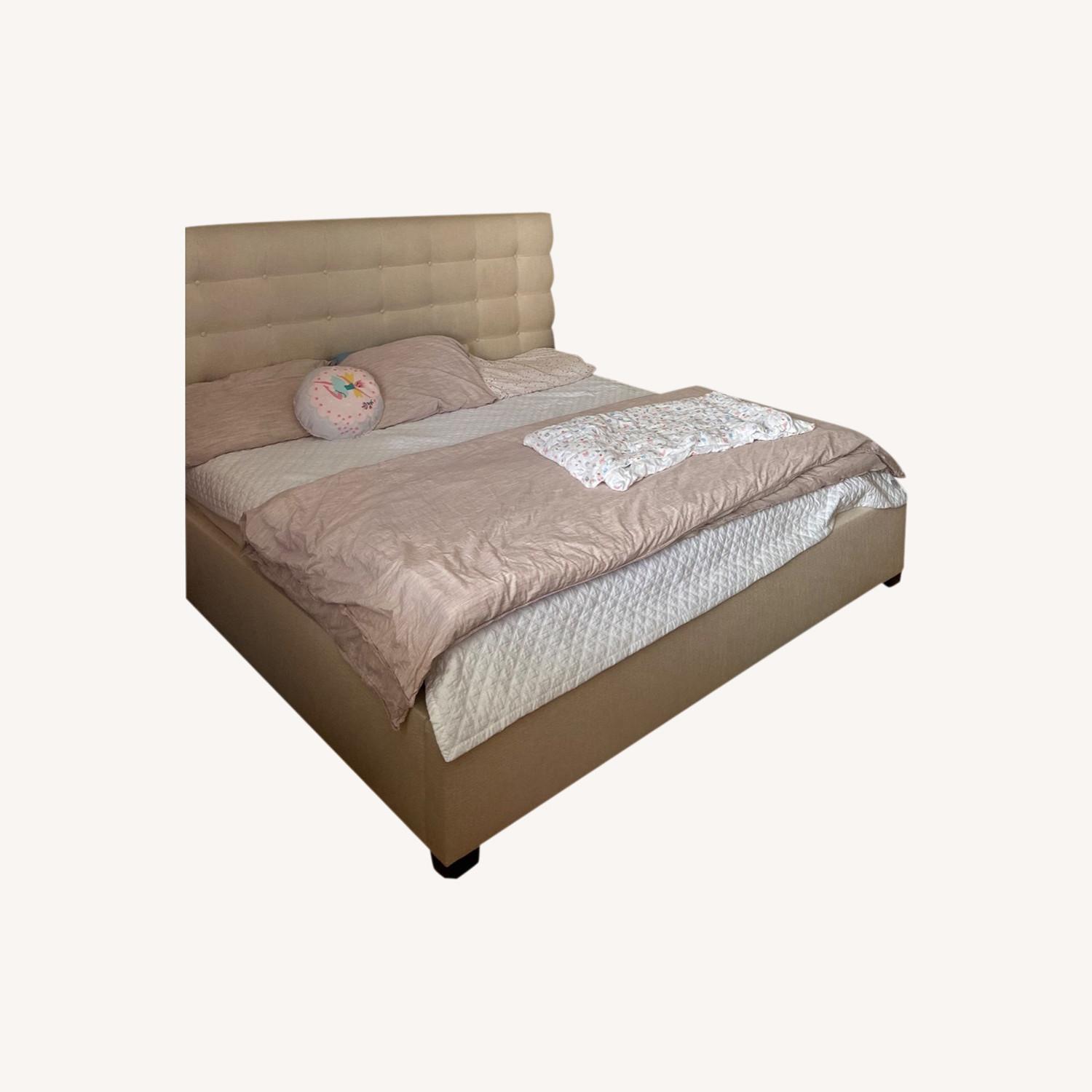 Raymour & Flanigan King Size Bed AptDeco
